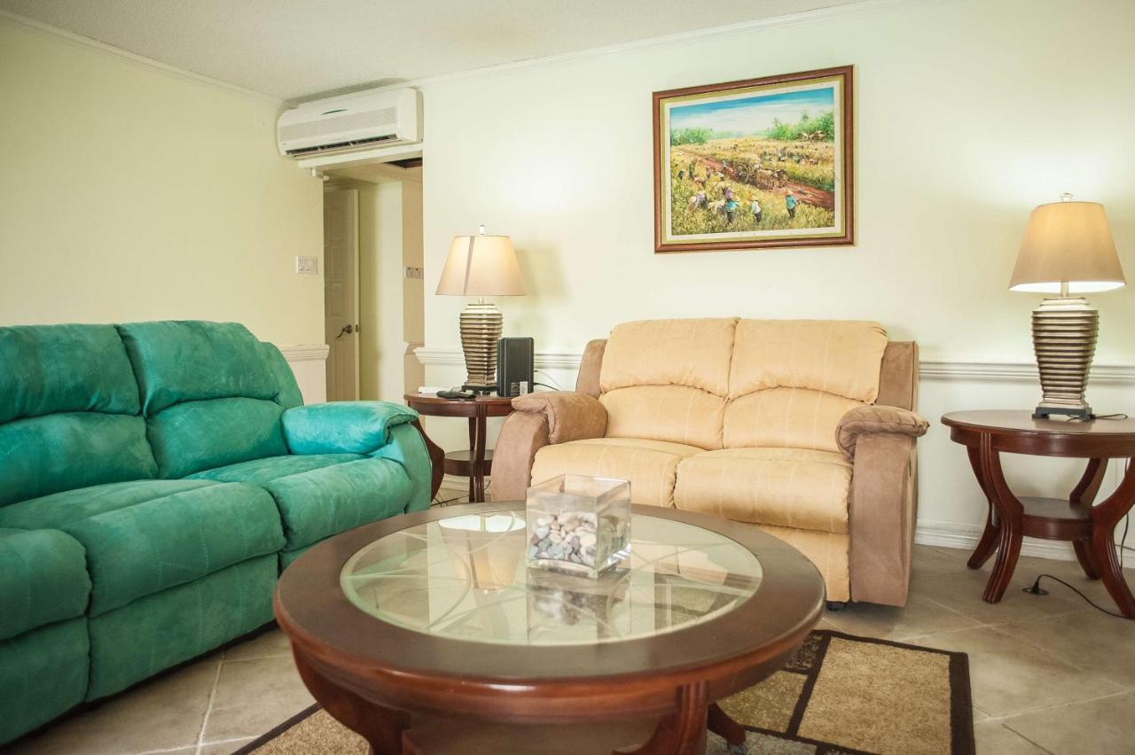 Seawind Beach Apartments Монтего Бей Екстериор снимка